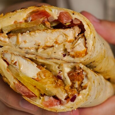 Тортилья-ролл с курицей в Муси по цене 590 ₽