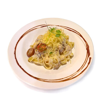 Феттуччине с курицей и грибами в Luxury по цене 510 ₽