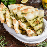 Фокачча с соусом песто в Villa Pasta