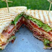 Двойной сэндвич с ветчиной и сыромв Choco.cake.hand