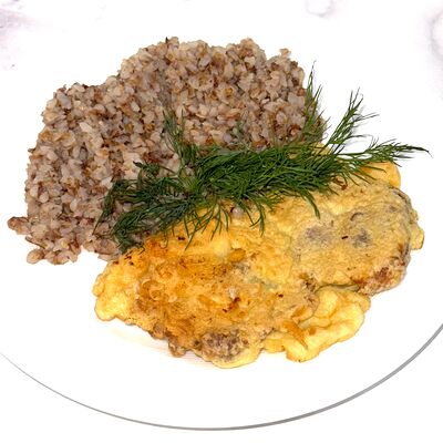 Куриная отбивная с гречкой в Сказка lounge по цене 285 ₽