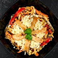 Wok с курицей и сыром в соусе терияки в Джей Сан