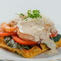 Картофельная вафля с креветками в Blanche