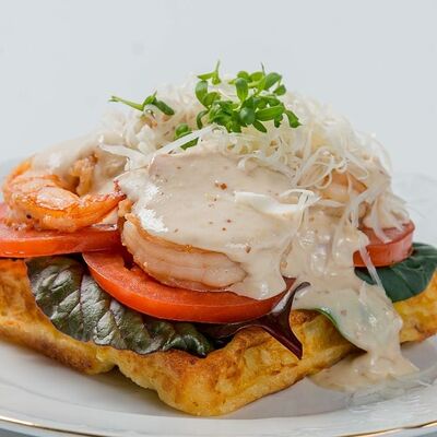 Картофельная вафля с креветками в Blanche по цене 630 ₽