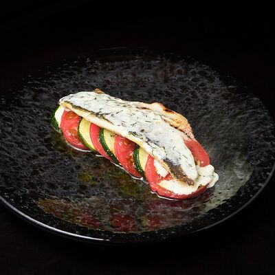 Филе сибаса с цукини и томатами в Сохо по цене 1620