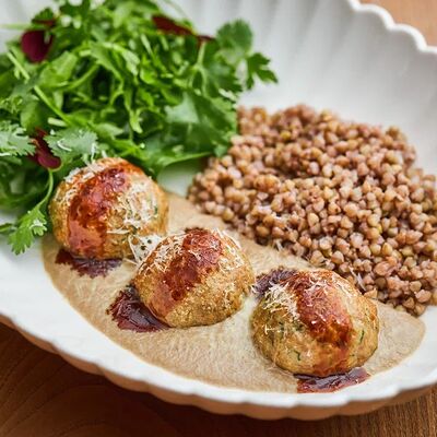 Котлеты из индейки с зеленой гречкой в Цыпочка по цене 890 ₽