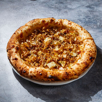 Пицца с ананасом и стружкой тунца в Гастродача Вселуг по цене 1250 ₽