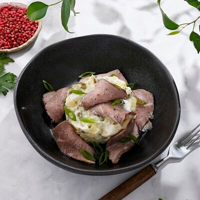 Оливье с ростбифом в Петрушка по цене 420 ₽