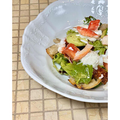 Панцанелла с крабом, авокадо и страчателлой в Мари по цене 810 ₽