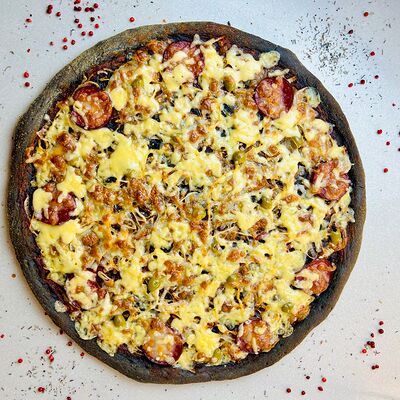 №4 Пицца Pepperoni Black в Батон и булка по цене 782 ₽