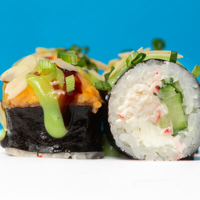 Запеченный с лососем и соусом васаби в Русалочка любит суши по цене 780 ₽