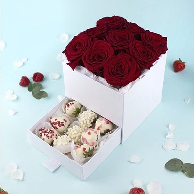 Шкатулка с Красными розами и клубникой в шоколаде в Пышно Расцвели по цене 5500 ₽
