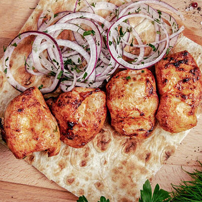 Шашлык из нежнего филе куриной грудки в Гриль Мания по цене 445 ₽
