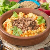 Теплый хумус с говядиной в Мушмула