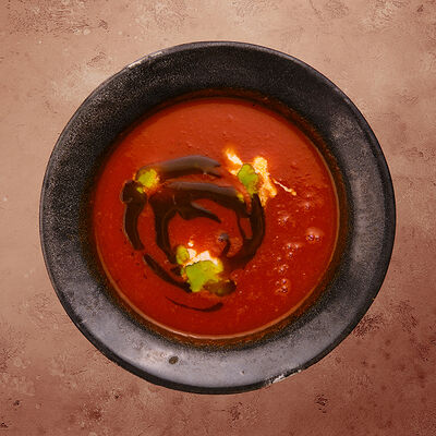 Суп с копчеными томатами и страчателлой в The Pivo по цене 350 ₽