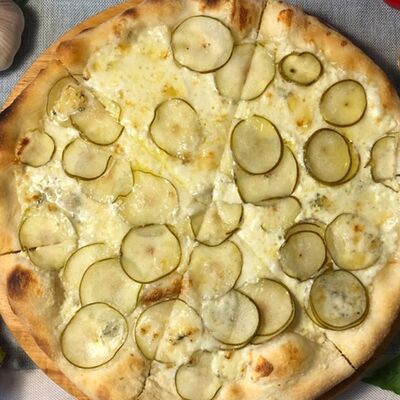 Пицца с грушей и горгонзолой в Моя Италия по цене 869 ₽