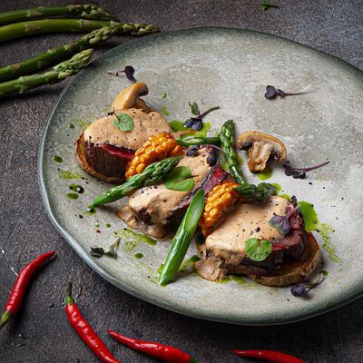 Медальоны из говяжьей вырезки в Изи Паб по цене 1595 ₽