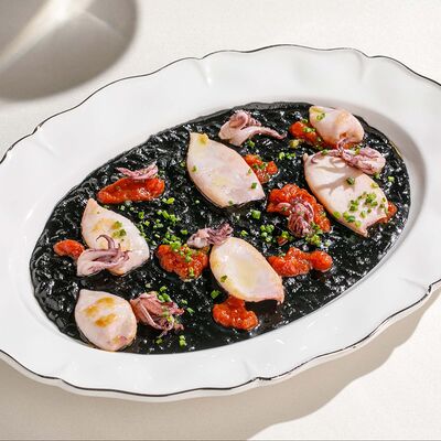 Чёрное ризотто с мини-кальмарами в Cristal по цене 1300 ₽