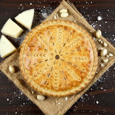 Курица рубленная, чесночный соус в Пирроро Осетинские пироги по цене 1090 ₽