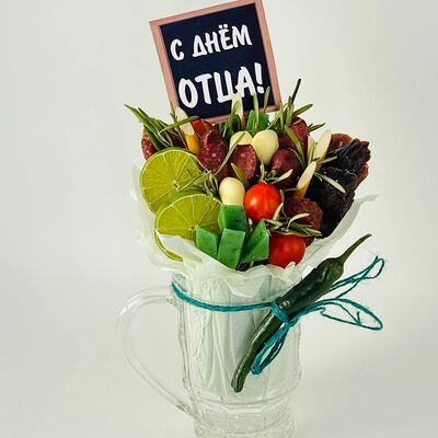 Букет колбасы в кружке Халяль С Днем отцав Дарите красиво по цене 4199 ₽