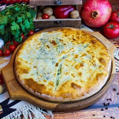 Хачапури из шпината и сыра сулугуни в Три хинкали&Шашлык по цене 780 ₽