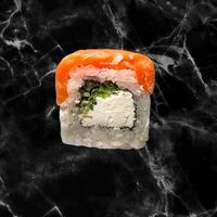 Филадельфия с огурцом в Sushi house