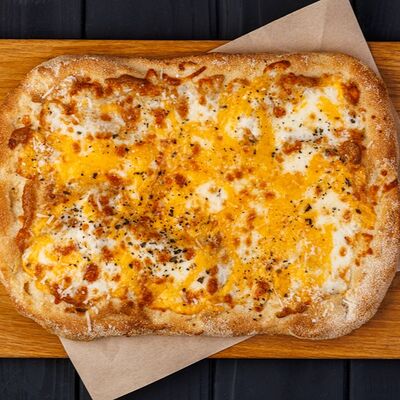 Три сыра в ПИВОВАРНЯ РЕСТОБАР по цене 900 ₽