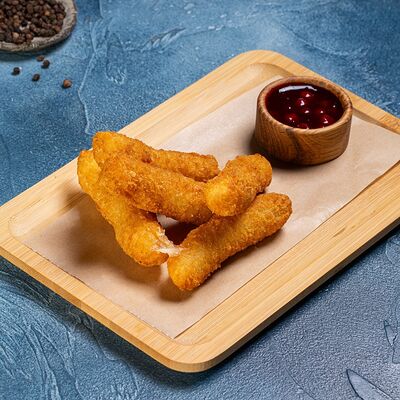 Сырные палочки с брусничным соусом в Фиеста по цене 400 ₽