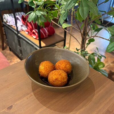 Сыр жареный в История любви по цене 360 ₽