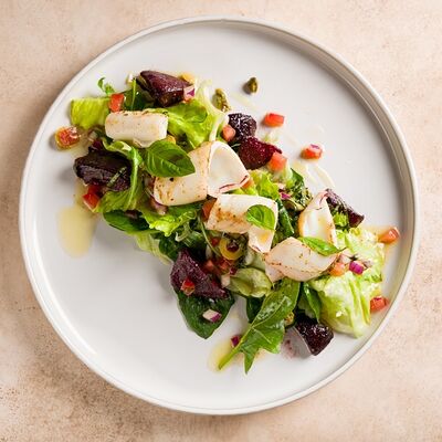 Салат с кальмарами и запеченой свеклой в RestikVam по цене 690 ₽