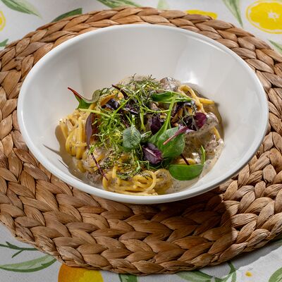 Спагетти с говядиной и трюфельным соусом в Моя Италия по цене 616 ₽