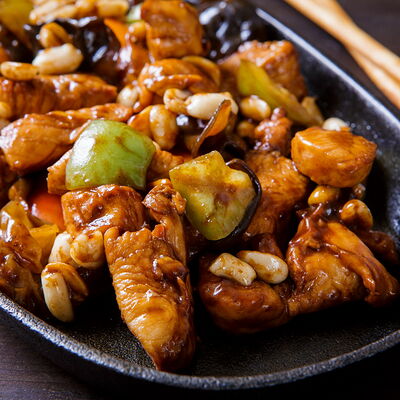 Куриное филе, жареное с арахисом в Чайна Тун по цене 295