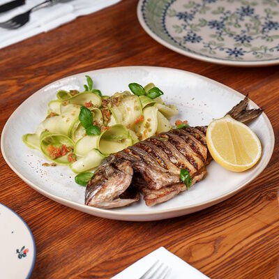 Дорадо на углях с кабачком в Сыроварня по цене 1590 ₽