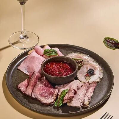 Мясная тарелка в Lamadjo по цене 1230 ₽