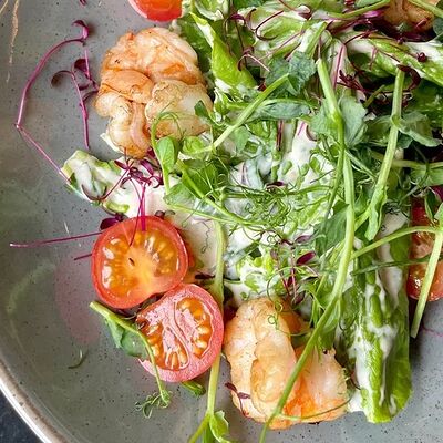 Салат с креветкамив Albert coffee по цене 590 ₽