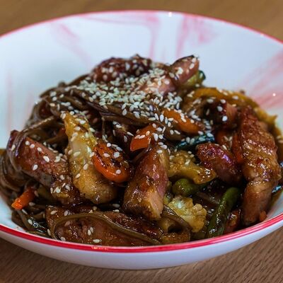 WOK с Курицей в Хочу! Creative Asian cafe по цене 490 ₽