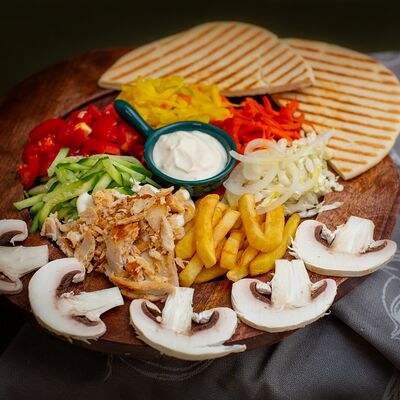 Шаверма грибная на тарелке в #Шаверма_хауз по цене 550 ₽