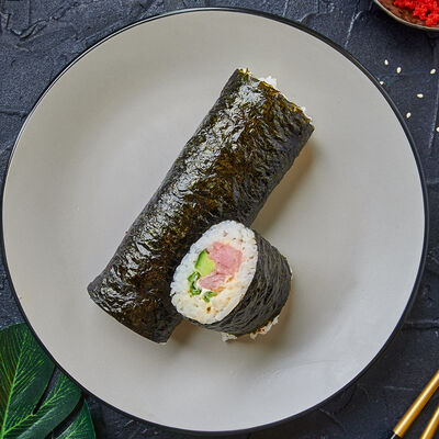 Суширитто с тунцом в Kuksu №1 по цене 499 ₽