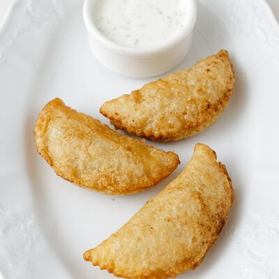 Чебуреки с сыром и картофелем в L Atelier Petrovka по цене 810 ₽