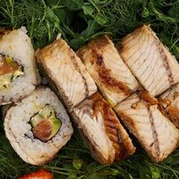 Ролл с тунцом и креветкой в Бали