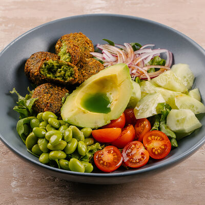 Зеленый салат с фалафелем в Мадьяр-Гриль по цене 760 ₽