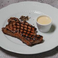 Стейк Стриплойн в Manneken Pis