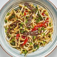 Вок с говядиной в соусе Black Pepper в OmNomNom