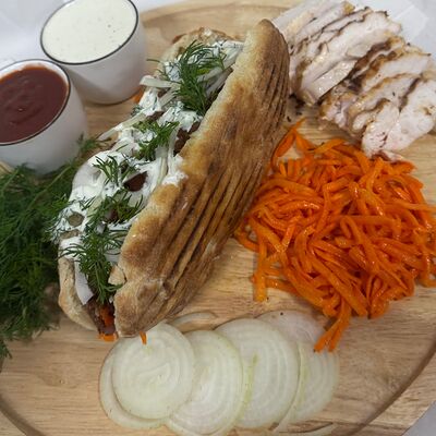 Булка с куриным мясом в Винни пух по цене 230 ₽