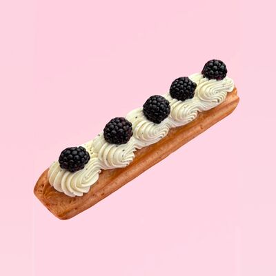 Эклер Ежевика-Мята-Лимон в Manna Confectionery по цене 469 ₽