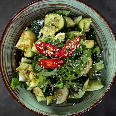 Салат Битые огурцы в COM PHO Вьетнамская кухня по цене 490 ₽