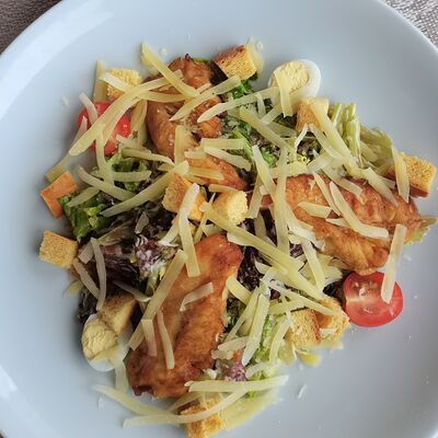 Цезарь с курицей в Аустерия по цене 510 ₽