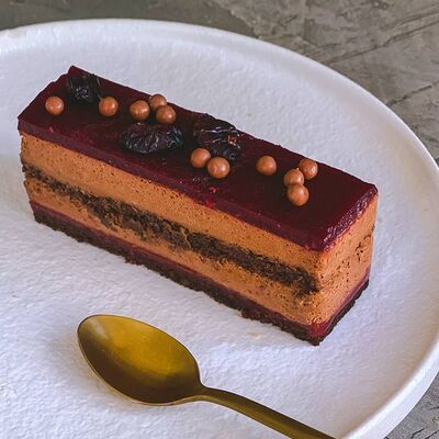 Пирожное Вишня-коньяк в Tortterry по цене 280