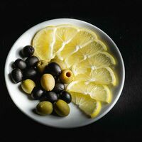 Маслины и оливки в Виноград