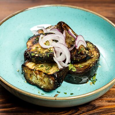 Баклажаны, печеные в специях в Трактир Колесо по цене 280 ₽